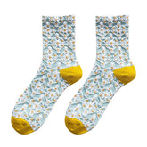 Calcetines bordados con estética cottagecore